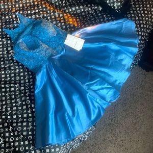 UZN Satin Halter Lace-Applique Short Cocktail Dress with Pockets